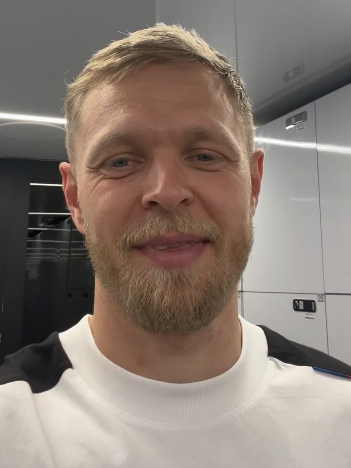 📲 Special message incoming from some of your favourite Hypercar drivers 👋 Swipe to hear how they’re 